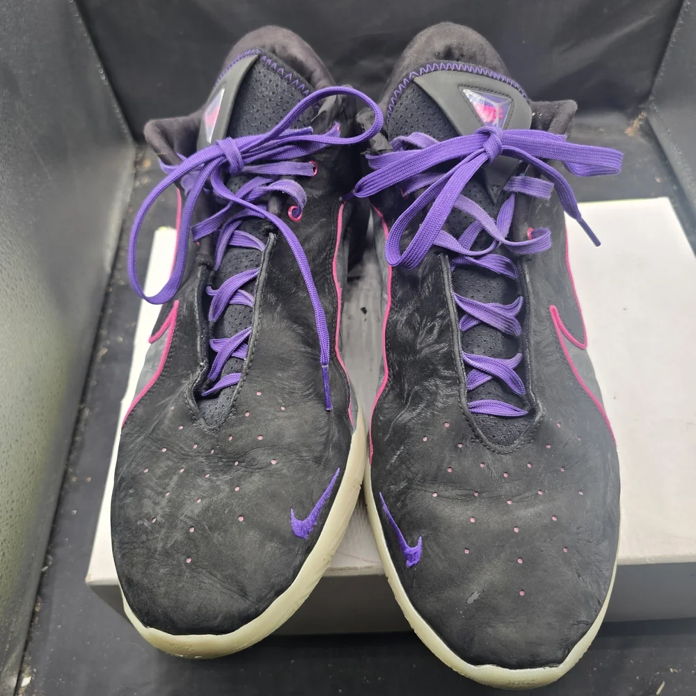 Nike Black‎ and Purple Athletic Shoes